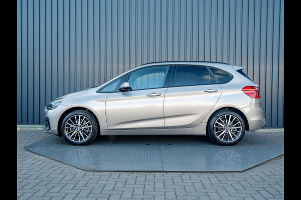 BMW 2 Serie Active Tourer 218i Business Edition Plus | Panodak | Head Up | Trekhaak | Camera | Prijs Rijklaar!!
