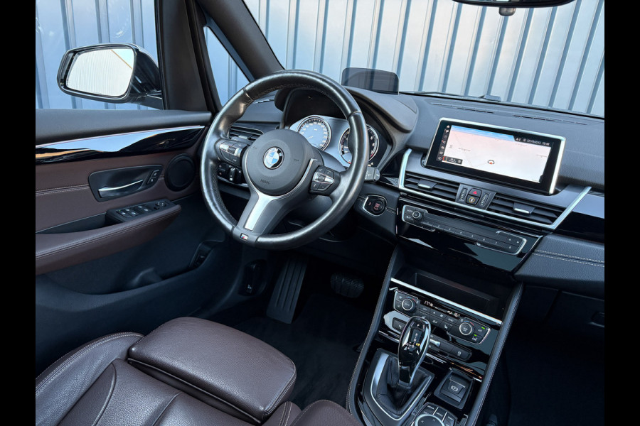 BMW 2 Serie Active Tourer 218i Business Edition Plus | Panodak | Head Up | Trekhaak | Camera | Prijs Rijklaar!!