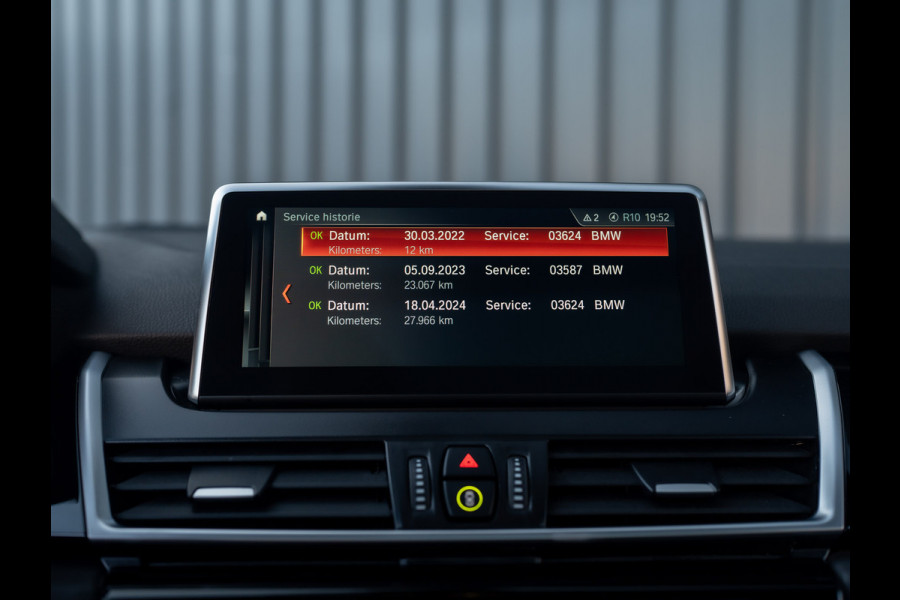 BMW 2 Serie Active Tourer 218i Business Edition Plus | Panodak | Head Up | Trekhaak | Camera | Prijs Rijklaar!!