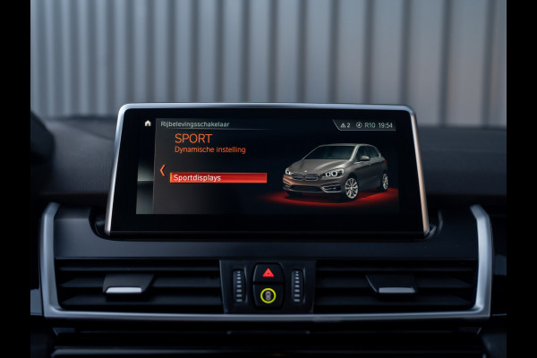 BMW 2 Serie Active Tourer 218i Business Edition Plus | Panodak | Head Up | Trekhaak | Camera | Prijs Rijklaar!!