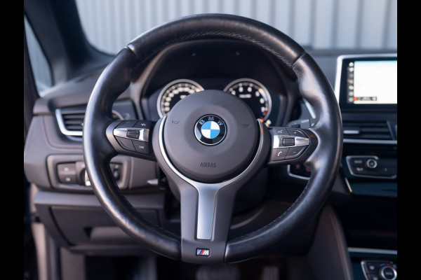 BMW 2 Serie Active Tourer 218i Business Edition Plus | Panodak | Head Up | Trekhaak | Camera | Prijs Rijklaar!!