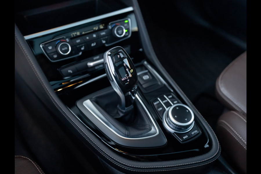 BMW 2 Serie Active Tourer 218i Business Edition Plus | Panodak | Head Up | Trekhaak | Camera | Prijs Rijklaar!!