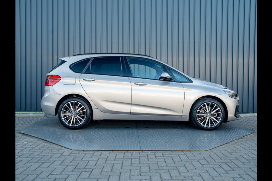 BMW 2 Serie Active Tourer 218i Business Edition Plus | Panodak | Head Up | Trekhaak | Camera | Prijs Rijklaar!!