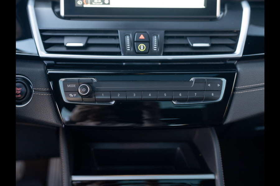 BMW 2 Serie Active Tourer 218i Business Edition Plus | Panodak | Head Up | Trekhaak | Camera | Prijs Rijklaar!!