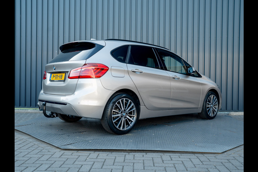 BMW 2 Serie Active Tourer 218i Business Edition Plus | Panodak | Head Up | Trekhaak | Camera | Prijs Rijklaar!!