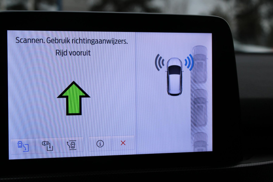 Ford FOCUS Wagon 1.5 EcoBoost 150 PK Titanium Business | Trekhaak | Trekgewicht 1500 KG | Winterpack | Design Pack | Adaptieve Cruise Control | Camera | LED koplampen | Dealeronderhouden