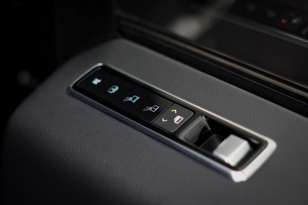 Land Rover Range Rover P400e / Pano / Stoelklima / Carpathian Grey / Carplay