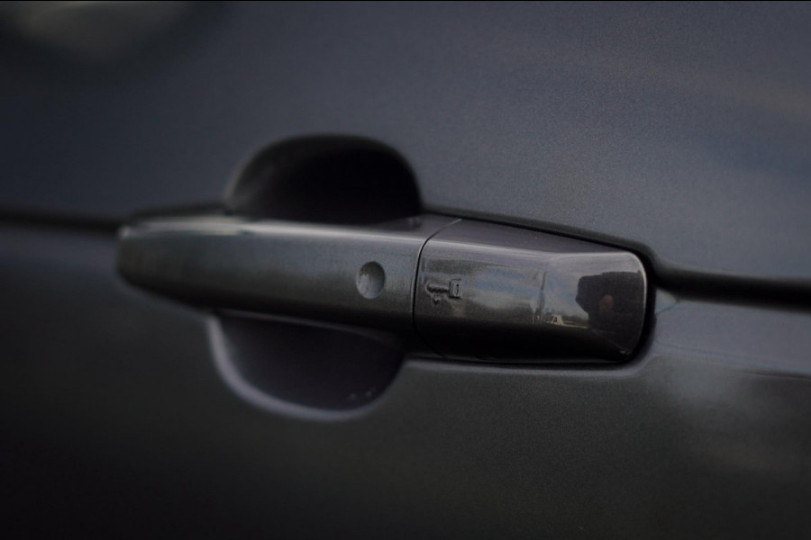 Land Rover Range Rover P400e / Pano / Stoelklima / Carpathian Grey / Carplay