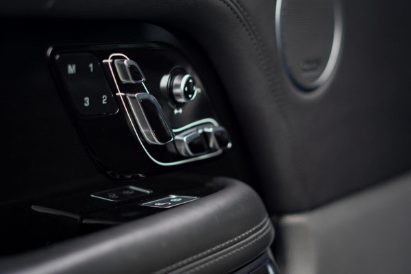 Land Rover Range Rover P400e / Pano / Stoelklima / Carpathian Grey / Carplay