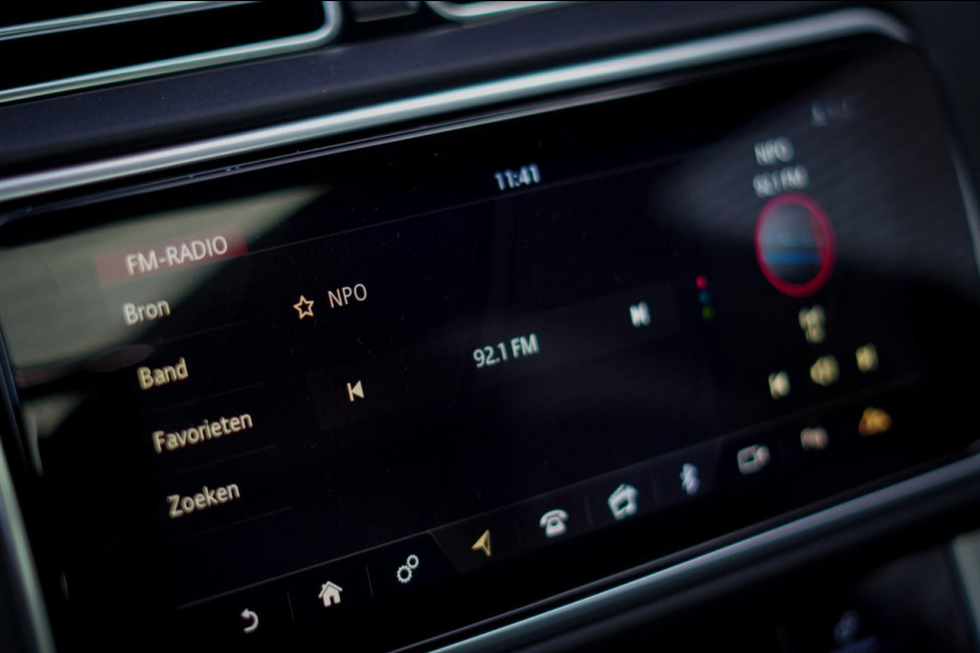 Land Rover Range Rover P400e / Pano / Stoelklima / Carpathian Grey / Carplay