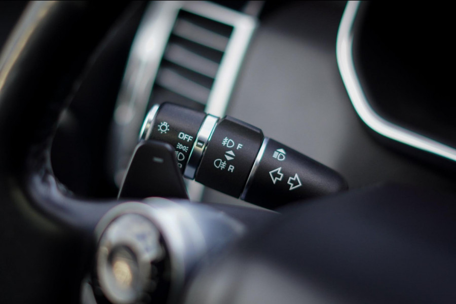 Land Rover Range Rover P400e / Pano / Stoelklima / Carpathian Grey / Carplay