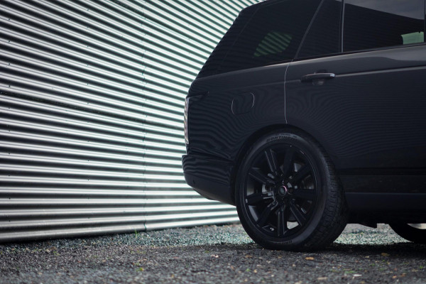 Land Rover Range Rover P400e / Pano / Stoelklima / Carpathian Grey / Carplay