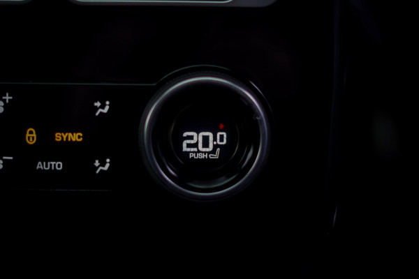 Land Rover Range Rover P400e / Pano / Stoelklima / Carpathian Grey / Carplay