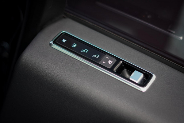 Land Rover Range Rover P400e / Pano / Stoelklima / Carpathian Grey / Carplay
