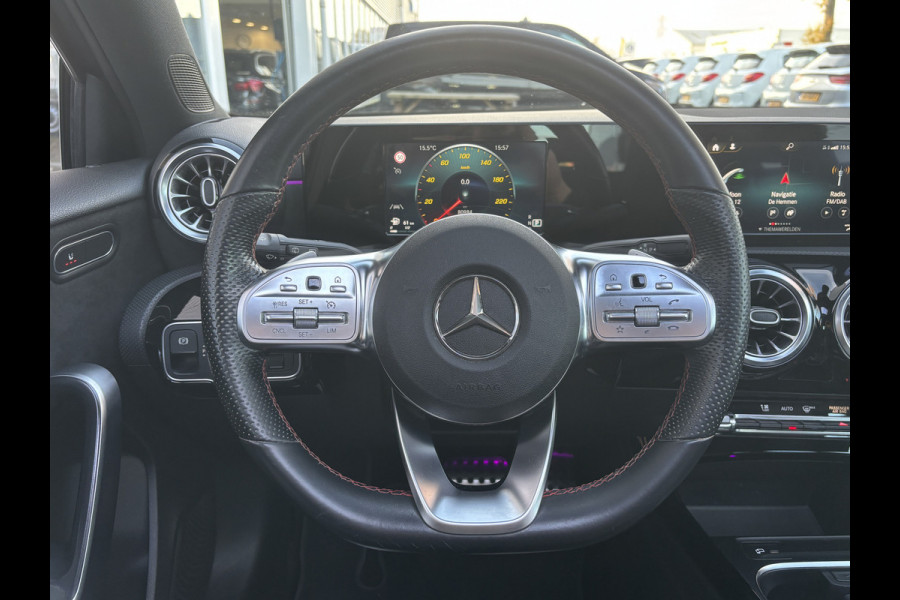 Mercedes-Benz A-Klasse 180 Premium Plus | AMG Styling | Pano | Sfeerverlichting | Stoelverwarming