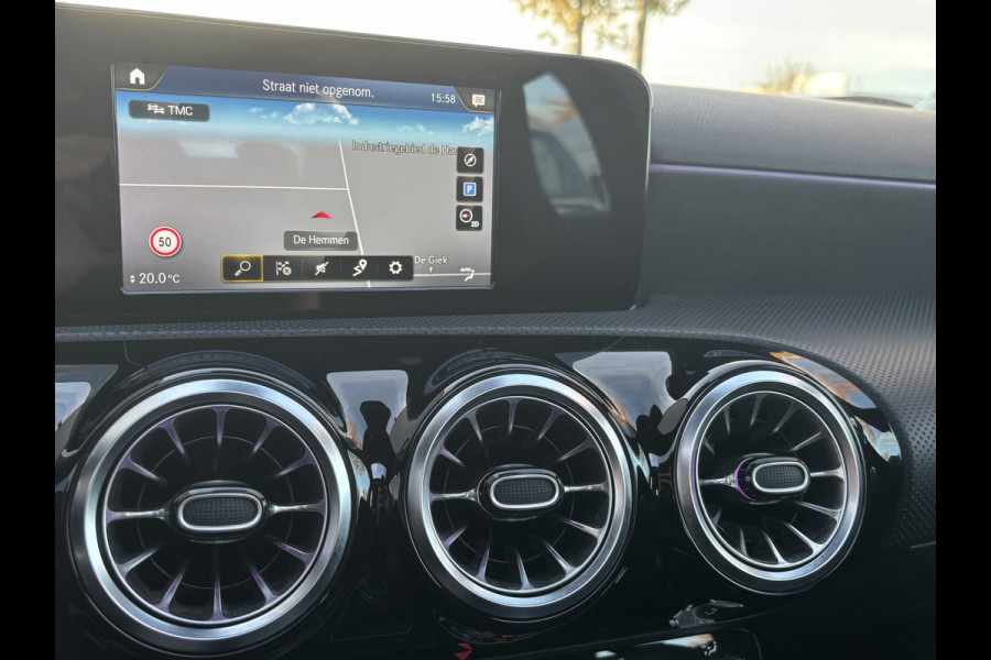 Mercedes-Benz A-Klasse 180 Premium Plus | AMG Styling | Pano | Sfeerverlichting | Stoelverwarming