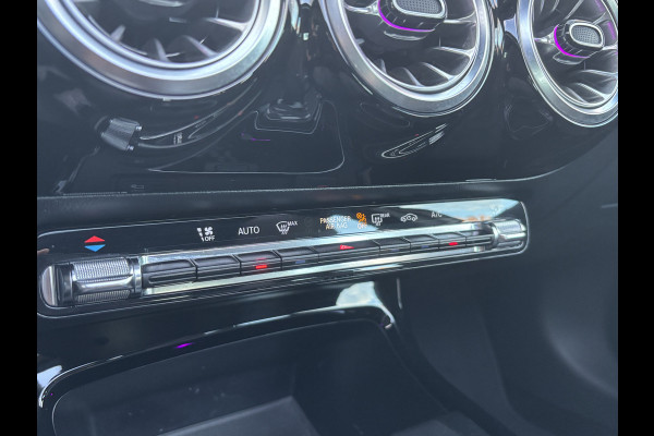 Mercedes-Benz A-Klasse 180 Premium Plus | AMG Styling | Pano | Sfeerverlichting | Stoelverwarming