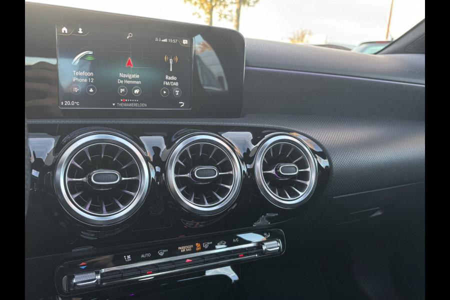 Mercedes-Benz A-Klasse 180 Premium Plus | AMG Styling | Pano | Sfeerverlichting | Stoelverwarming