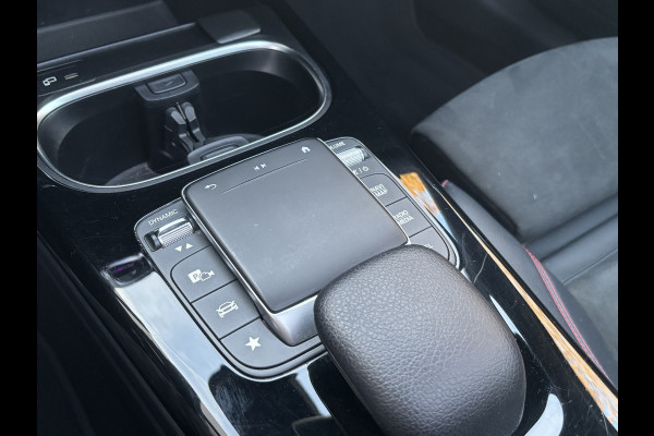 Mercedes-Benz A-Klasse 180 Premium Plus | AMG Styling | Pano | Sfeerverlichting | Stoelverwarming