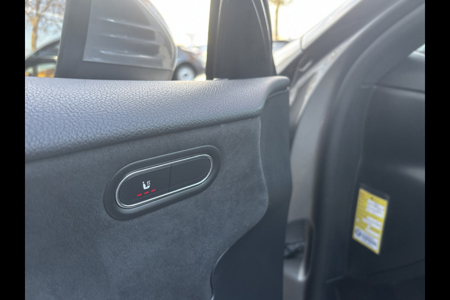 Mercedes-Benz A-Klasse 180 Premium Plus | AMG Styling | Pano | Sfeerverlichting | Stoelverwarming