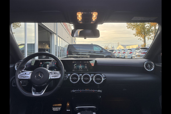 Mercedes-Benz A-Klasse 180 Premium Plus | AMG Styling | Pano | Sfeerverlichting | Stoelverwarming