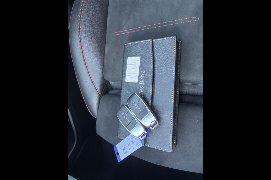 Mercedes-Benz A-Klasse 180 Premium Plus | AMG Styling | Pano | Sfeerverlichting | Stoelverwarming