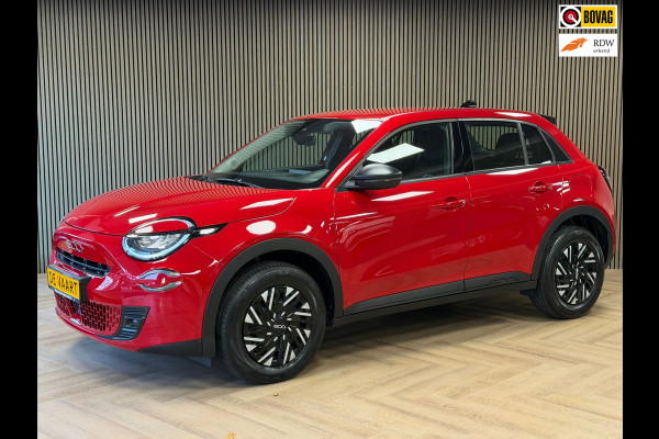 Fiat 600 1.2 HYBRID URBAN AUT. APPLE CARPLAY PARKEERSENSOREN CRUISE CONTROL AIRCO VERWARMDE VOORRUIT