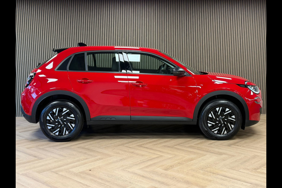 Fiat 600 1.2 HYBRID URBAN AUT. APPLE CARPLAY PARKEERSENSOREN CRUISE CONTROL AIRCO VERWARMDE VOORRUIT