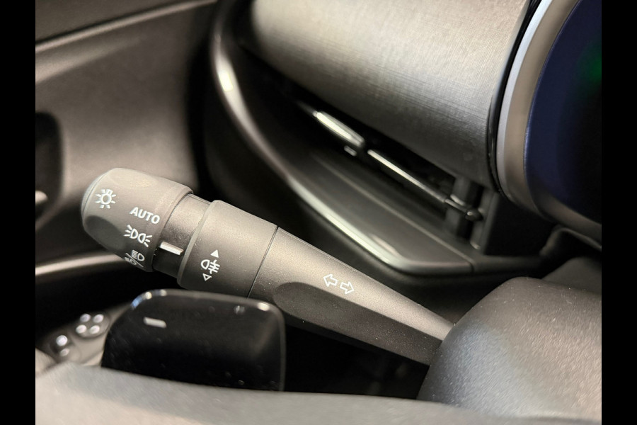 Fiat 600 1.2 HYBRID URBAN AUT. APPLE CARPLAY PARKEERSENSOREN CRUISE CONTROL AIRCO VERWARMDE VOORRUIT