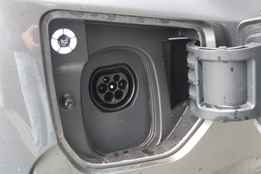 Ford Transit Custom 320 2.5 PHEV L2H1 Limited 232pk 8 Zits - 2x Schuif - Adaptive Cruise - Klimaat achterin - Keyless - Stoel/Stuurverwarming - Excl