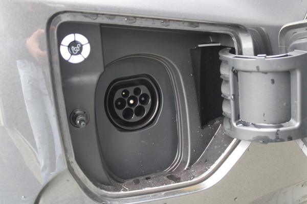 Ford Transit Custom 320 2.5 PHEV L2H1 Limited 232pk 8 Zits - 2x Schuif - Adaptive Cruise - Klimaat achterin - Keyless - Stoel/Stuurverwarming - Excl