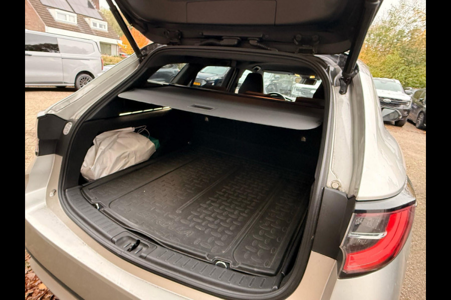 Toyota Corolla Touring Sports 1.8 Hybrid Business Intro 122pk Afneembare Trekhaak | Adaptieve Cruise | Elektrische Achterklep | Stoelverwarming | Dealer onderhouden