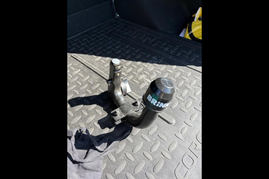 Toyota Corolla Touring Sports 1.8 Hybrid Business Intro 122pk Afneembare Trekhaak | Adaptieve Cruise | Elektrische Achterklep | Stoelverwarming | Dealer onderhouden