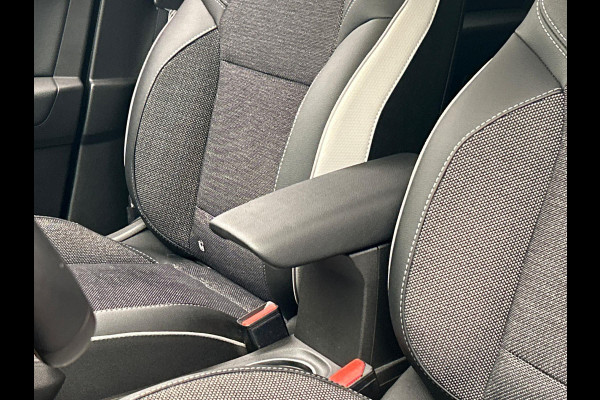 Renault Captur 1.3 Mild Hybrid 140 SL Trekhaak Camera Navigatie