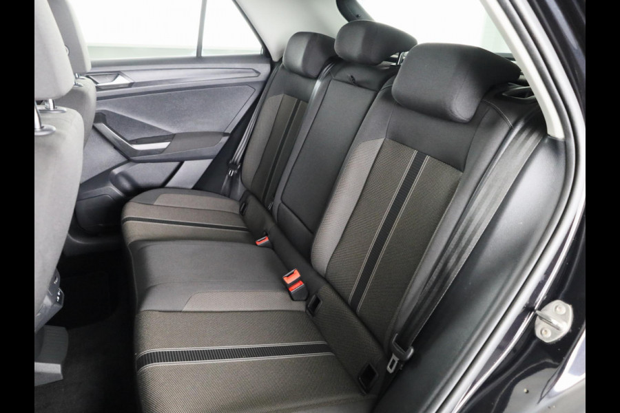 Volkswagen T-Roc 1.0 TSI Style 110 pk | Navigatie | Parkeersensoren | Achteruitrijcamera | Autom. airco | Adaptieve crusie control | Apple Carplay/Android Auto |