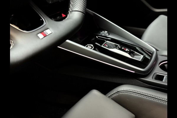 Audi A3 Sportback 45Tfsi e 3xS-line 272 pk 19 inch Competition vol leer matrix panorama dak