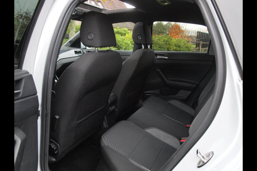 Volkswagen Polo 1.0 TSI Highline Business R | Dubbele R-Line | Panoramadak | Camera | Apple Carplay | Led Koplampen | Automaat |