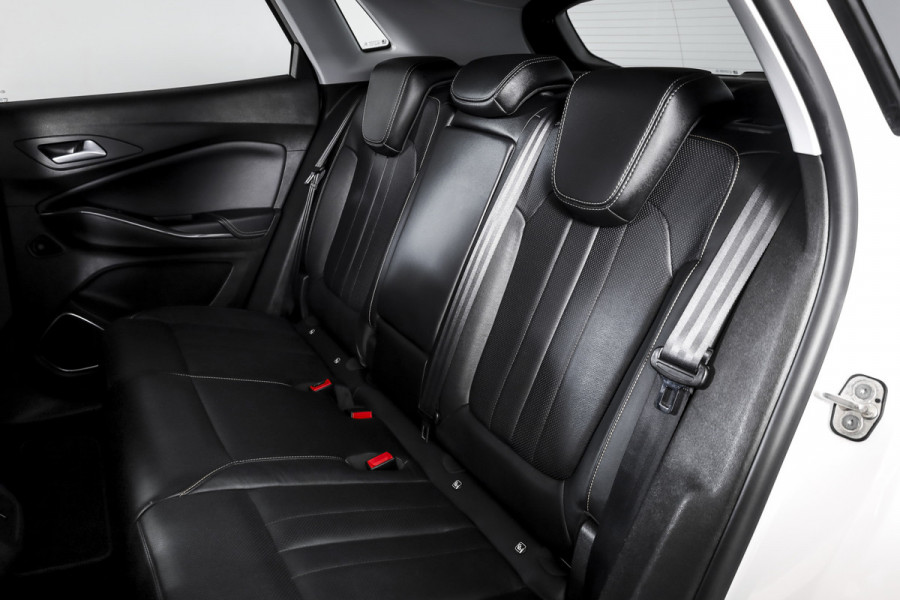 Opel Grandland X 1.6 Turbo Hybrid Ultimate - Automaat | Adapt. Cruise | Stoel-+Voorruitverw. | Stoelventilatie | PDC | 360 Camera | NAV + App. Connect | ECC | Elek. Klep | Trekhaak| LM 19" |