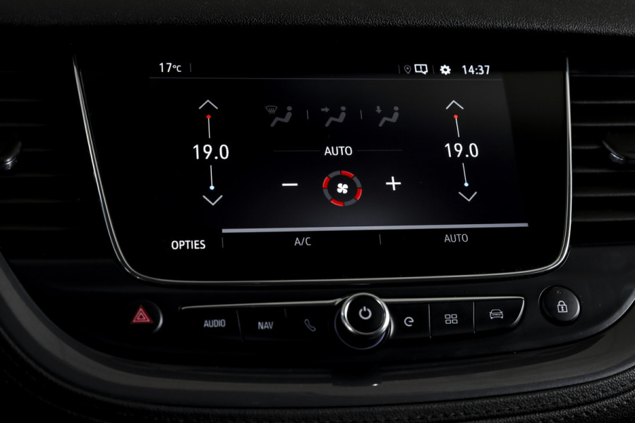 Opel Grandland X 1.6 Turbo Hybrid Ultimate - Automaat | Adapt. Cruise | Stoel-+Voorruitverw. | Stoelventilatie | PDC | 360 Camera | NAV + App. Connect | ECC | Elek. Klep | Trekhaak| LM 19" |