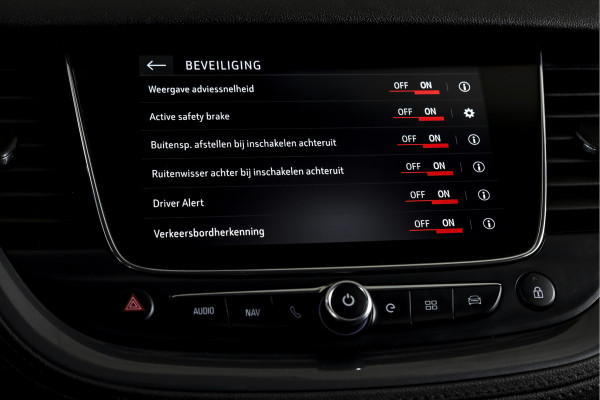 Opel Grandland X 1.6 Turbo Hybrid Ultimate - Automaat | Adapt. Cruise | Stoel-+Voorruitverw. | Stoelventilatie | PDC | 360 Camera | NAV + App. Connect | ECC | Elek. Klep | Trekhaak| LM 19" |