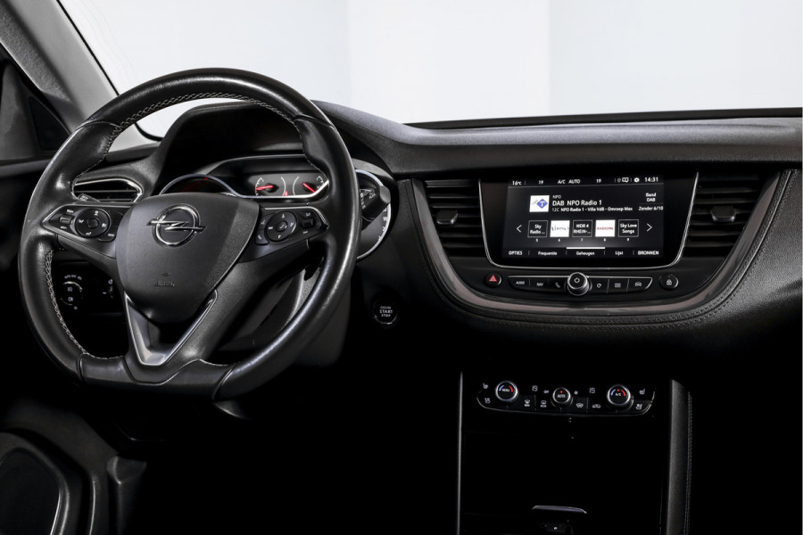 Opel Grandland X 1.6 Turbo Hybrid Ultimate - Automaat | Adapt. Cruise | Stoel-+Voorruitverw. | Stoelventilatie | PDC | 360 Camera | NAV + App. Connect | ECC | Elek. Klep | Trekhaak| LM 19" |