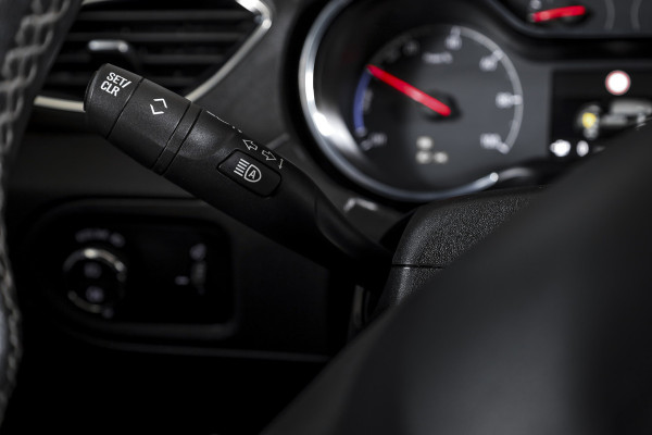 Opel Grandland X 1.6 Turbo Hybrid Ultimate - Automaat | Adapt. Cruise | Stoel-+Voorruitverw. | Stoelventilatie | PDC | 360 Camera | NAV + App. Connect | ECC | Elek. Klep | Trekhaak| LM 19" |