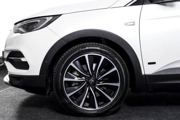 Opel Grandland X 1.6 Turbo Hybrid Ultimate - Automaat | Adapt. Cruise | Stoel-+Voorruitverw. | Stoelventilatie | PDC | 360 Camera | NAV + App. Connect | ECC | Elek. Klep | Trekhaak| LM 19" |