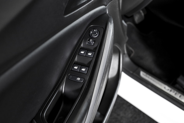 Opel Grandland X 1.6 Turbo Hybrid Ultimate - Automaat | Adapt. Cruise | Stoel-+Voorruitverw. | Stoelventilatie | PDC | 360 Camera | NAV + App. Connect | ECC | Elek. Klep | Trekhaak| LM 19" |
