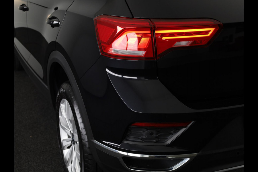 Volkswagen T-Roc 1.0 TSI Style 110 pk | Navigatie | Parkeersensoren | Achteruitrijcamera | Autom. airco | Adaptieve crusie control | Apple Carplay/Android Auto |