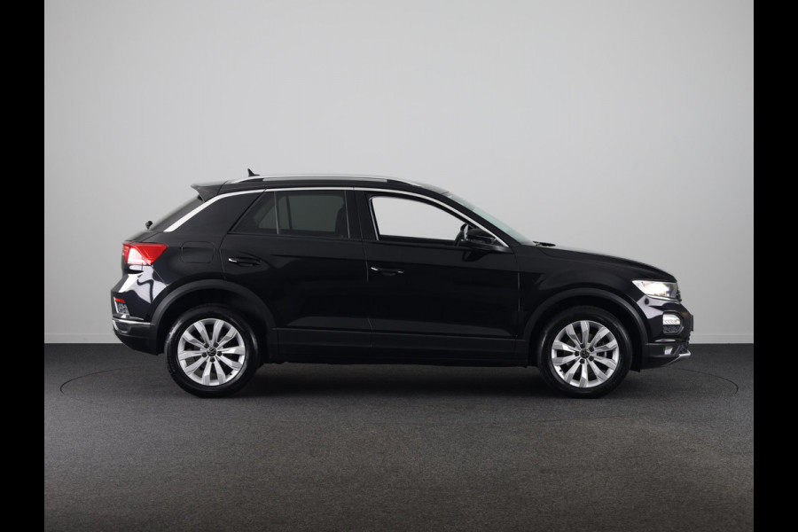 Volkswagen T-Roc 1.0 TSI Style 110 pk | Navigatie | Parkeersensoren | Achteruitrijcamera | Autom. airco | Adaptieve crusie control | Apple Carplay/Android Auto |