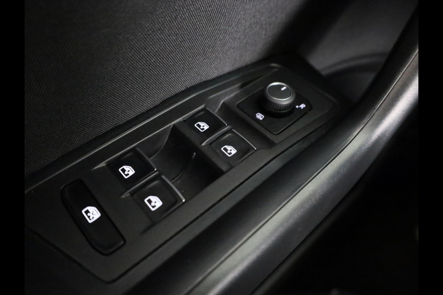 Volkswagen T-Roc 1.0 TSI Style 110 pk | Navigatie | Parkeersensoren | Achteruitrijcamera | Autom. airco | Adaptieve crusie control | Apple Carplay/Android Auto |