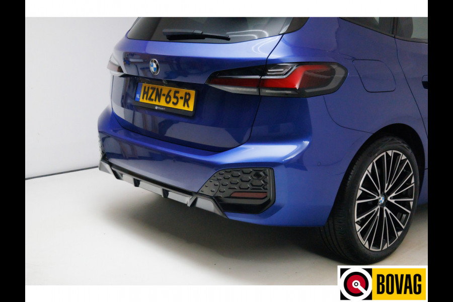BMW 2 Serie Active Tourer 218i | M-Sport | 19 inch Individual Panoramadak | Harman Kardon | HUD Adaptive cruise, 360 Camera, PDC V+A,  El.verstelbare stoel met geheurgen, Elektrische achterklep, Keyless