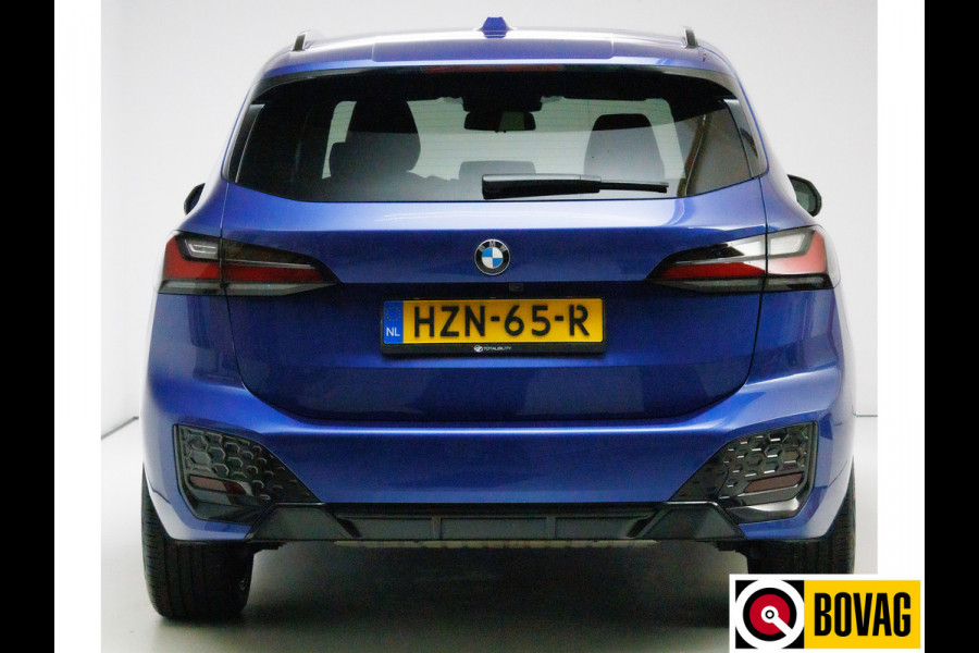 BMW 2 Serie Active Tourer 218i | M-Sport | 19 inch Individual Panoramadak | Harman Kardon | HUD Adaptive cruise, 360 Camera, PDC V+A,  El.verstelbare stoel met geheurgen, Elektrische achterklep, Keyless