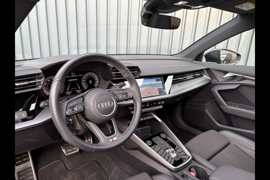 Audi A3 Limousine 35 TFSI S edition | S-Line | Matrix LED | Panodak | Stoelgeheugen | Camera | Prijs Rijklaar!!